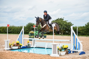 Jessica Hewitt wins top spot in the Equitop® Senior Newcomers Second Round at Richmond Equestrian Centre